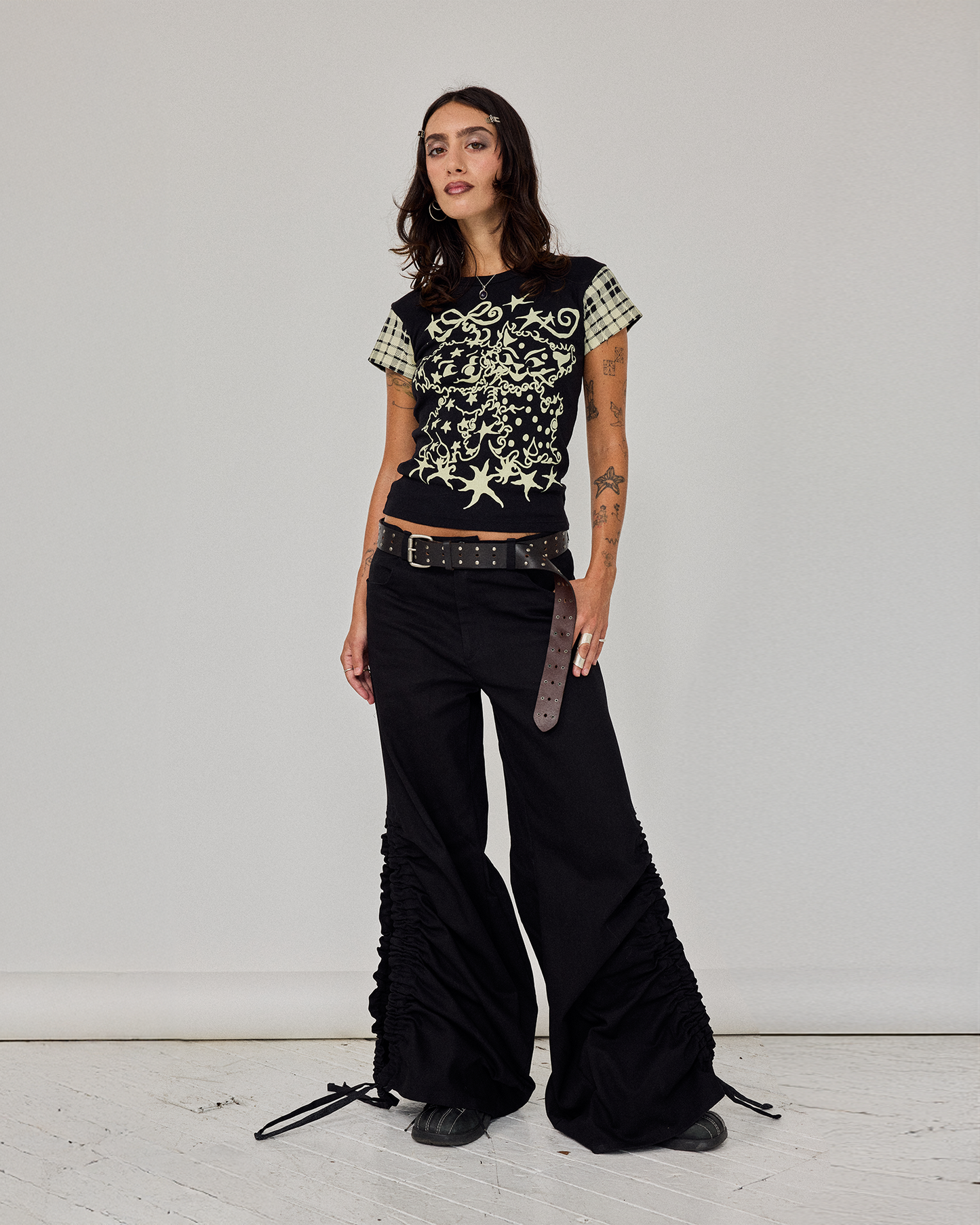 Cariño Tee Dark
