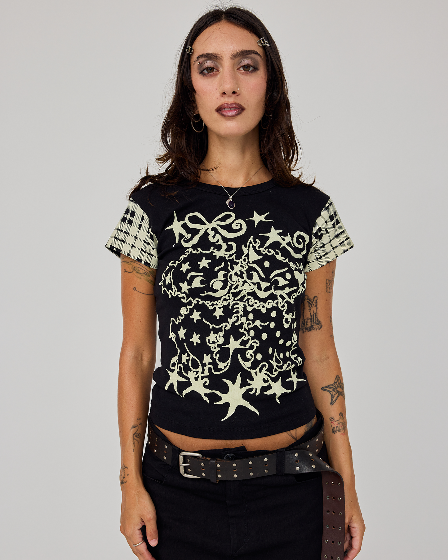 Cariño Tee Dark